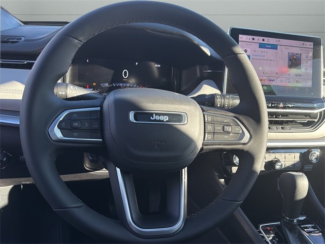 Jeep Compass Vehicle Full-screen Gallery Image 26