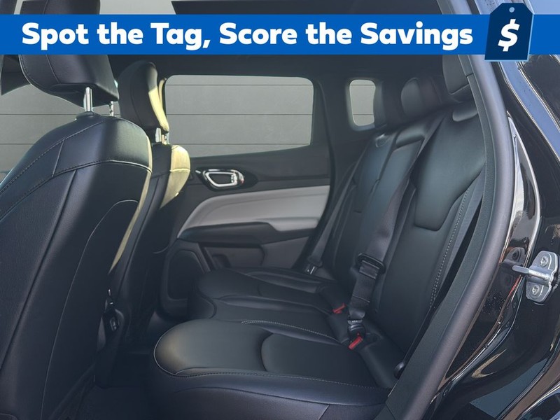 Jeep Compass Vehicle Full-screen Gallery Image 17