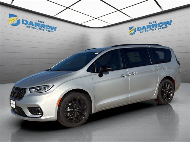 2026 Chrysler Pacifica Select's photo