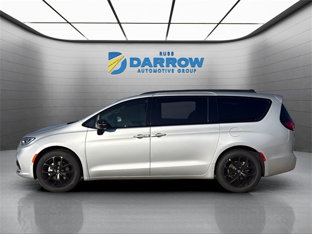 Chrysler Pacifica Vehicle Full-screen Gallery Image 2