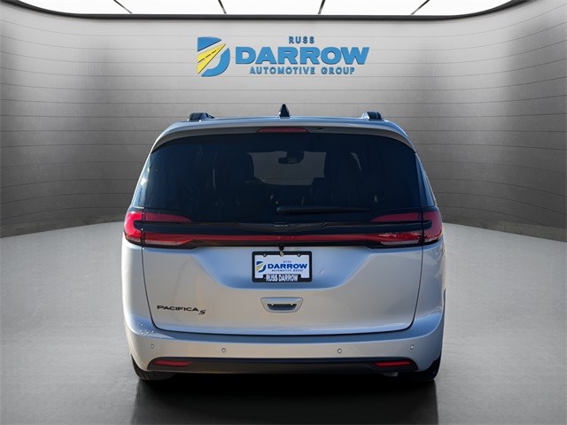 Chrysler Pacifica Vehicle Full-screen Gallery Image 4