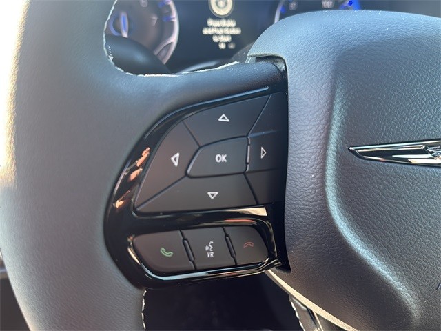 Chrysler Pacifica Vehicle Full-screen Gallery Image 9