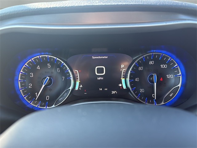 Chrysler Pacifica Vehicle Full-screen Gallery Image 13