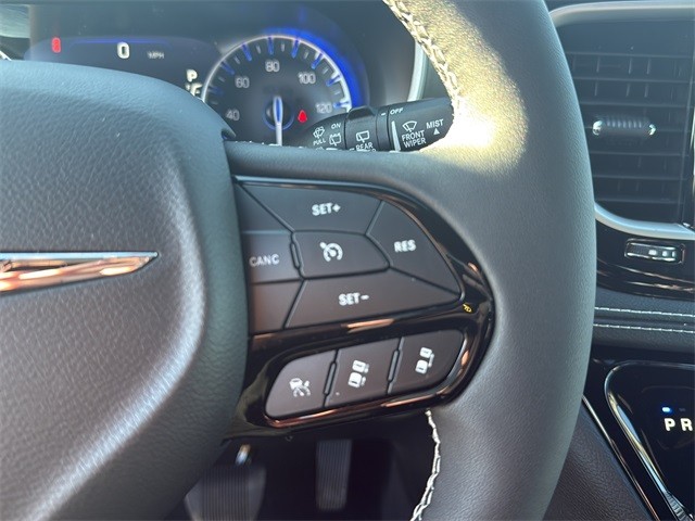 Chrysler Pacifica Vehicle Full-screen Gallery Image 18