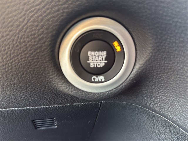 Chrysler Pacifica Vehicle Full-screen Gallery Image 19