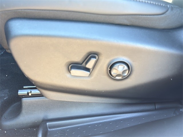 Chrysler Pacifica Vehicle Full-screen Gallery Image 25