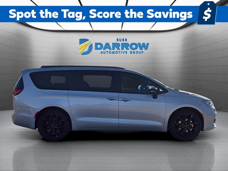 Chrysler Pacifica Vehicle Full-screen Gallery Image 6