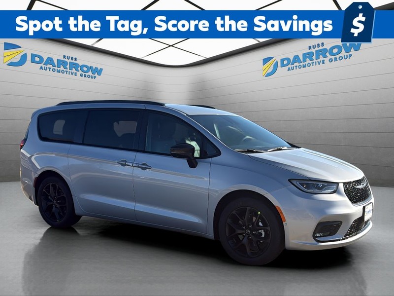 Chrysler Pacifica Vehicle Full-screen Gallery Image 7