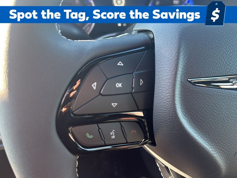 Chrysler Pacifica Vehicle Full-screen Gallery Image 9