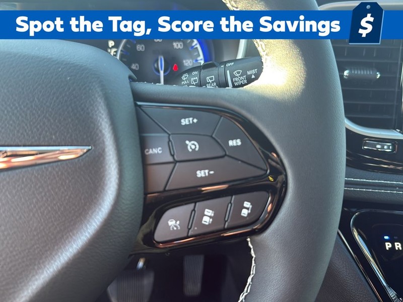 Chrysler Pacifica Vehicle Full-screen Gallery Image 18