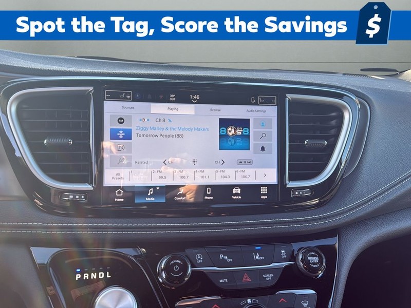 Chrysler Pacifica Vehicle Full-screen Gallery Image 20