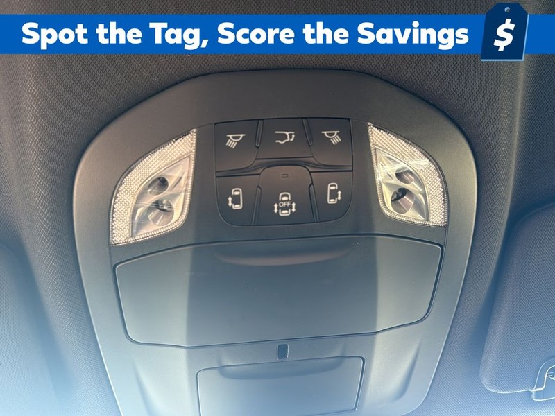 Chrysler Pacifica Vehicle Full-screen Gallery Image 22