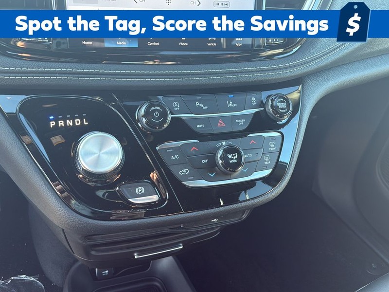 Chrysler Pacifica Vehicle Full-screen Gallery Image 23