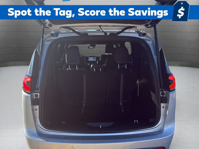 Chrysler Pacifica Vehicle Full-screen Gallery Image 24