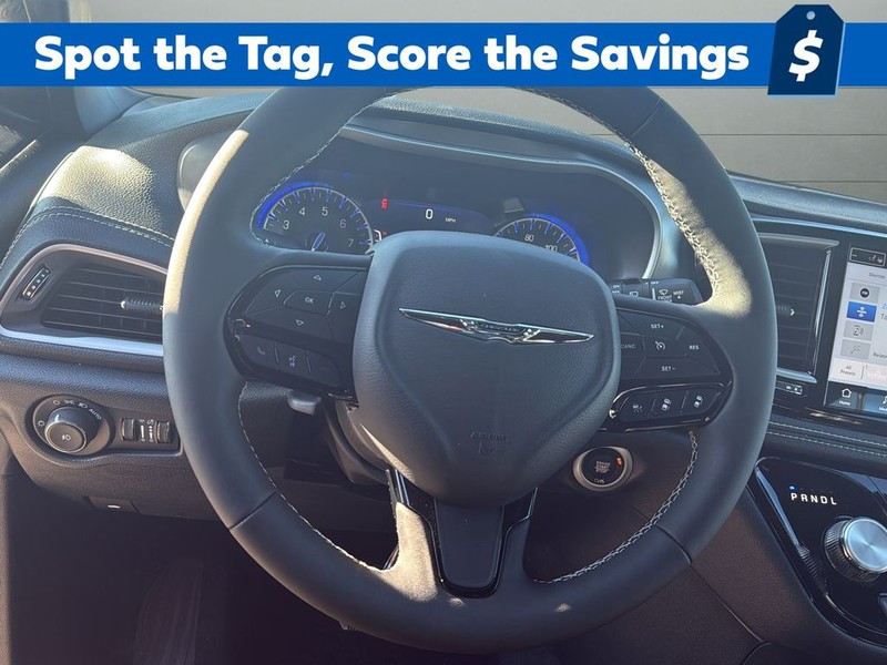 Chrysler Pacifica Vehicle Full-screen Gallery Image 26