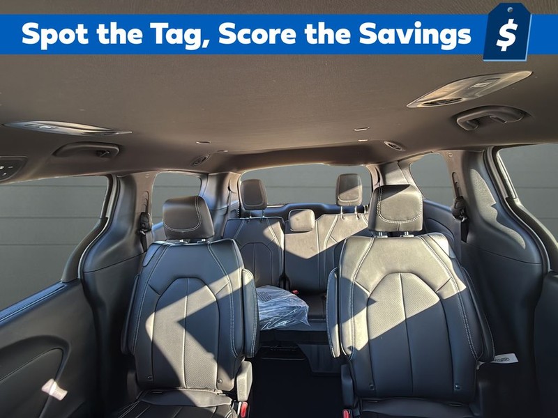 Chrysler Pacifica Vehicle Full-screen Gallery Image 27