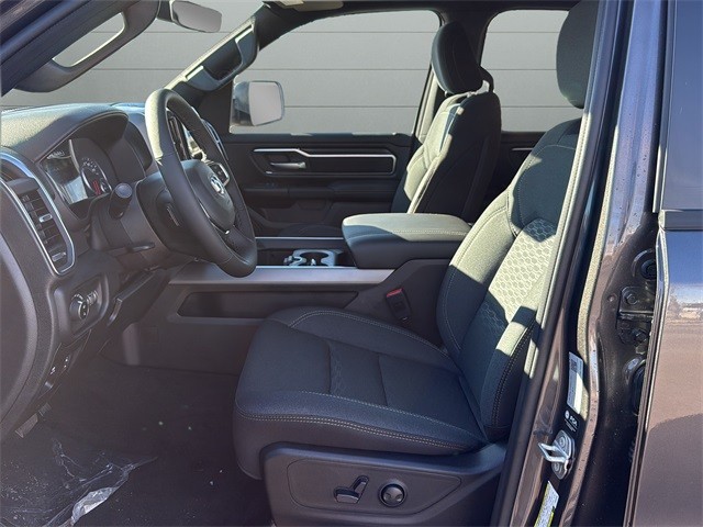 Ram 1500 Vehicle Full-screen Gallery Image 10