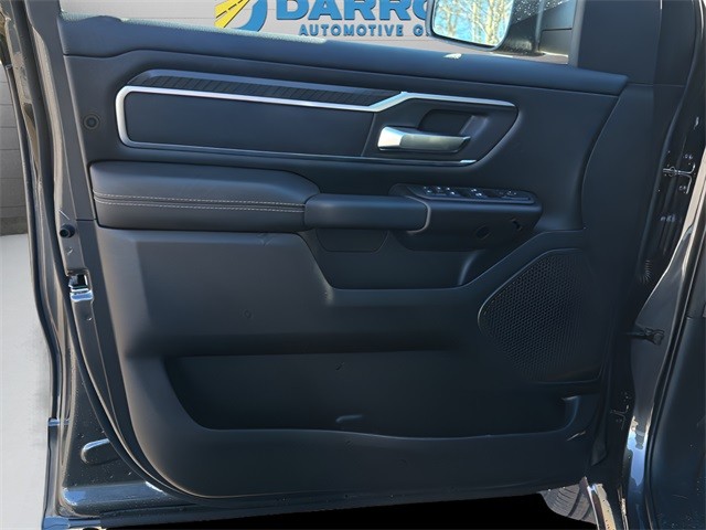 Ram 1500 Vehicle Full-screen Gallery Image 11