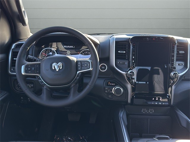 Ram 1500 Vehicle Full-screen Gallery Image 12