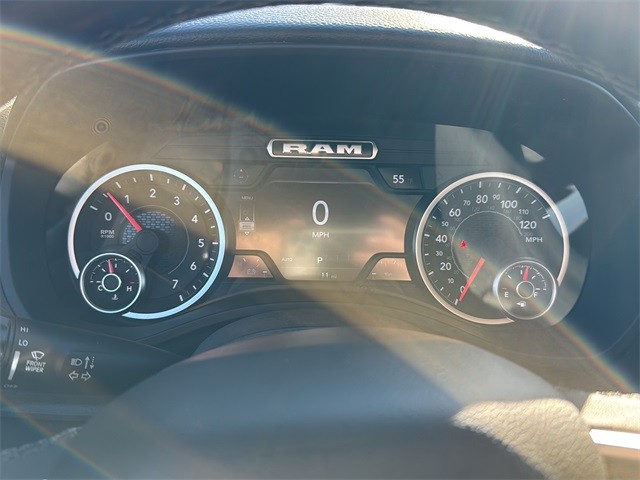 Ram 1500 Vehicle Full-screen Gallery Image 13