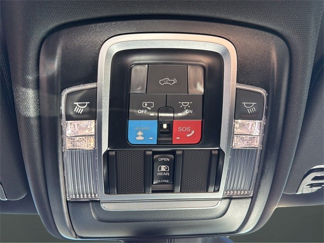 Ram 1500 Vehicle Full-screen Gallery Image 23