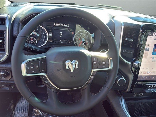 Ram 1500 Vehicle Full-screen Gallery Image 26