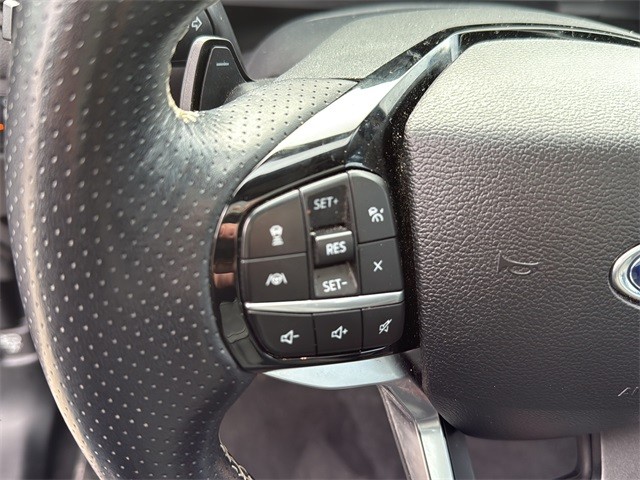 Ford Explorer Vehicle Full-screen Gallery Image 09