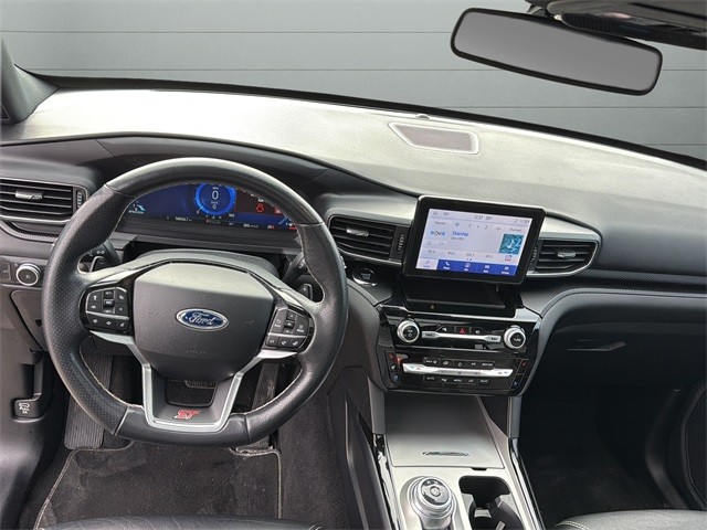 Ford Explorer Vehicle Full-screen Gallery Image 12