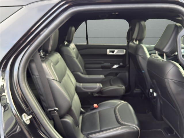 Ford Explorer Vehicle Full-screen Gallery Image 14