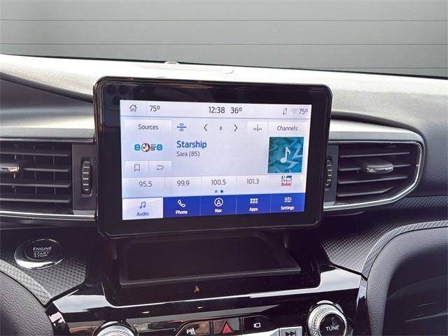 Ford Explorer Vehicle Full-screen Gallery Image 21