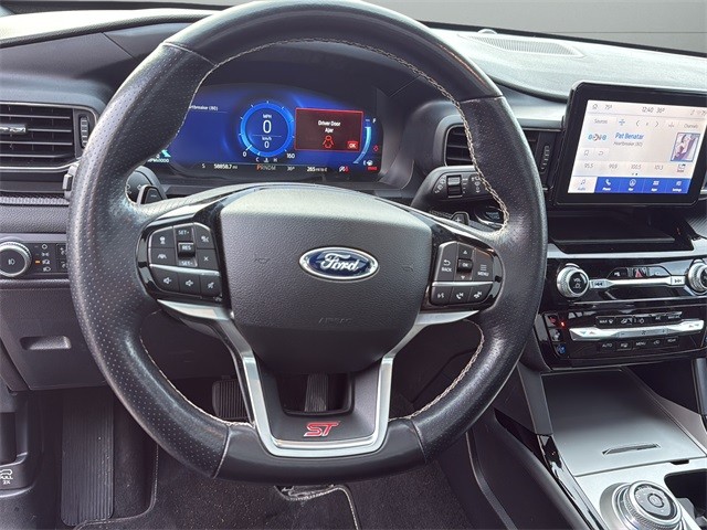 Ford Explorer Vehicle Full-screen Gallery Image 26