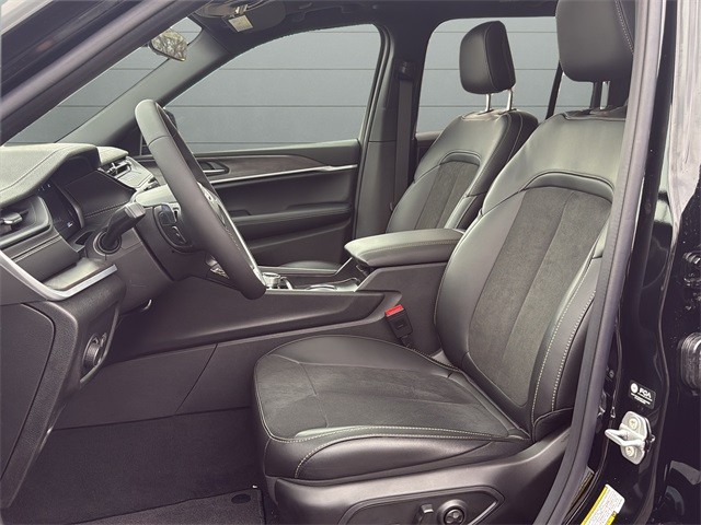 Jeep Grand Cherokee Vehicle Full-screen Gallery Image 10