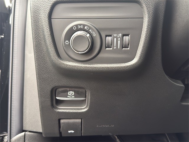 Jeep Grand Cherokee Vehicle Full-screen Gallery Image 19