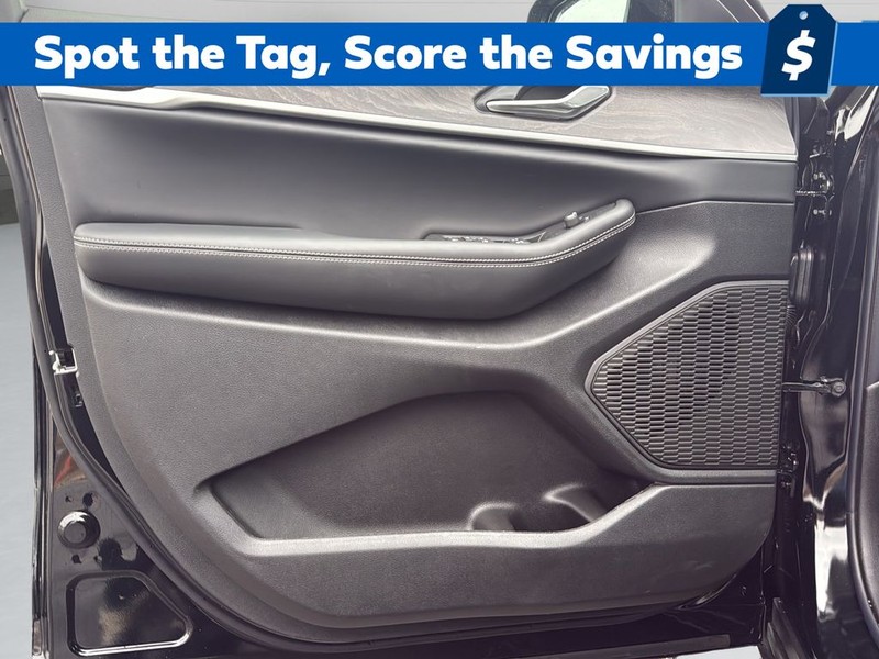 Jeep Grand Cherokee Vehicle Full-screen Gallery Image 11