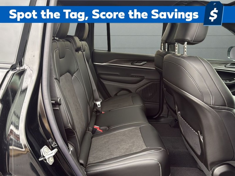 Jeep Grand Cherokee Vehicle Full-screen Gallery Image 14