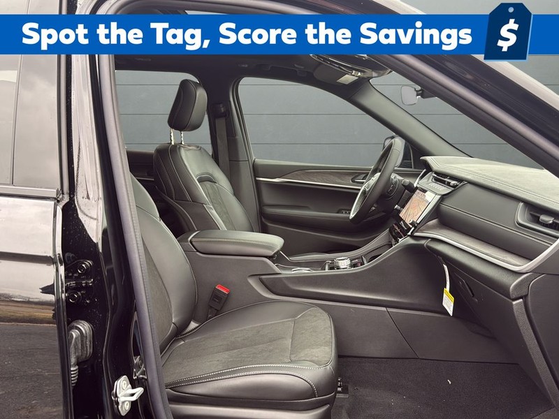 Jeep Grand Cherokee Vehicle Full-screen Gallery Image 15