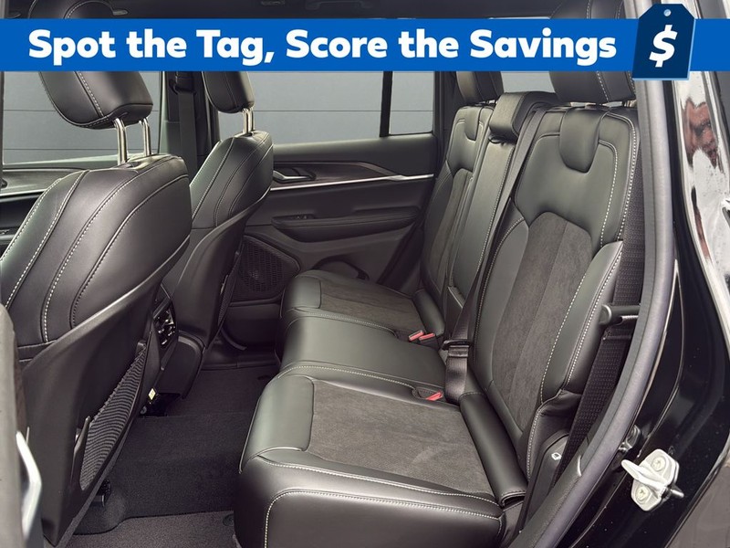 Jeep Grand Cherokee Vehicle Full-screen Gallery Image 17