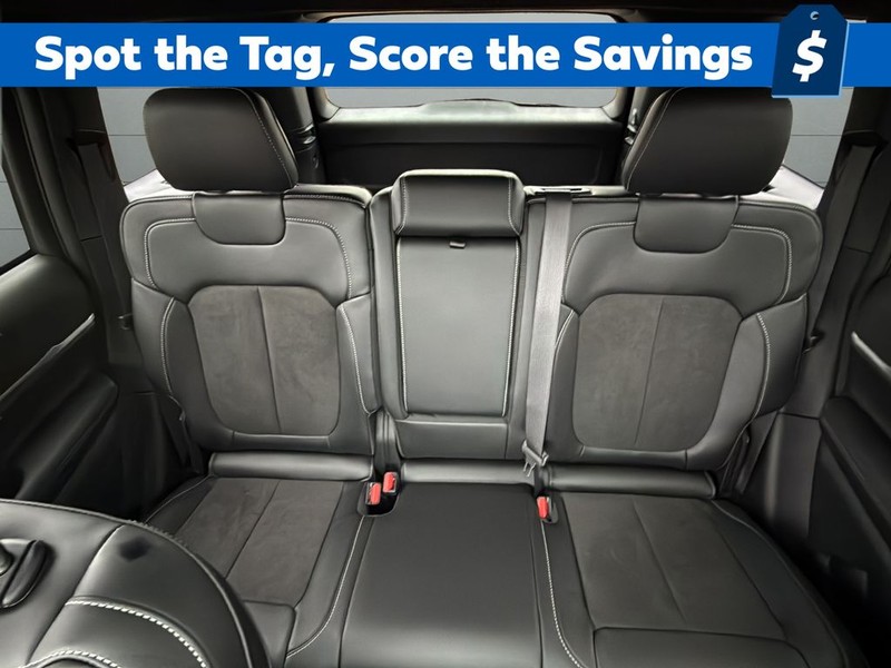 Jeep Grand Cherokee Vehicle Full-screen Gallery Image 31