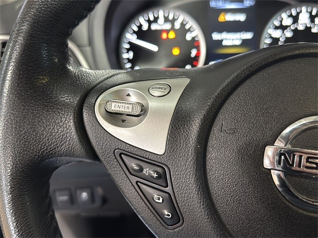 Nissan Sentra Vehicle Full-screen Gallery Image 9