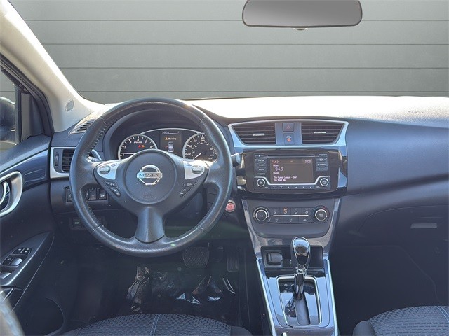 Nissan Sentra Vehicle Full-screen Gallery Image 11