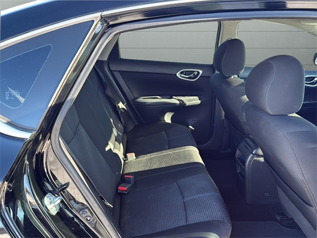 Nissan Sentra Vehicle Full-screen Gallery Image 13