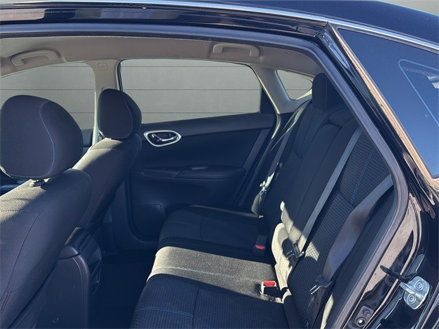 Nissan Sentra Vehicle Full-screen Gallery Image 15