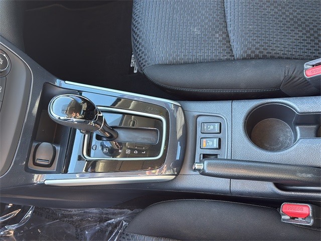 Nissan Sentra Vehicle Full-screen Gallery Image 19