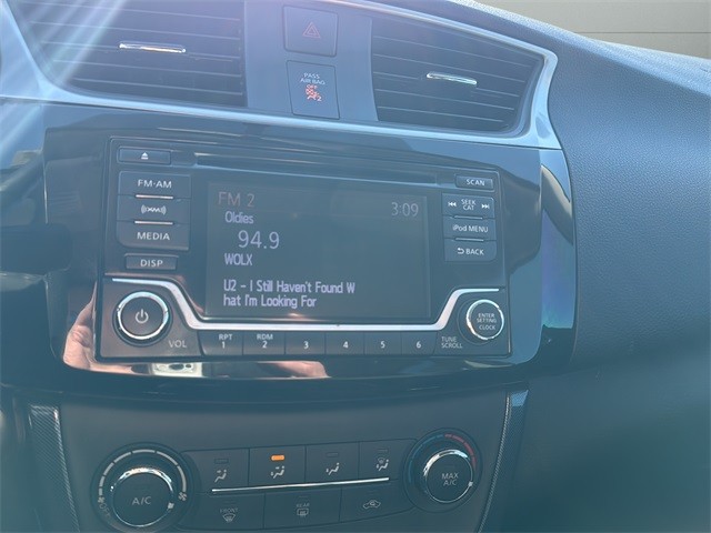 Nissan Sentra Vehicle Full-screen Gallery Image 20