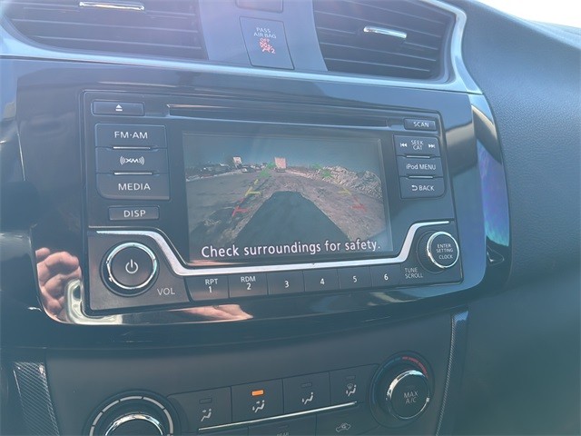 Nissan Sentra Vehicle Full-screen Gallery Image 21