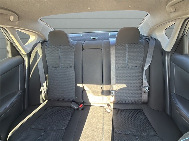 Nissan Sentra Vehicle Full-screen Gallery Image 23