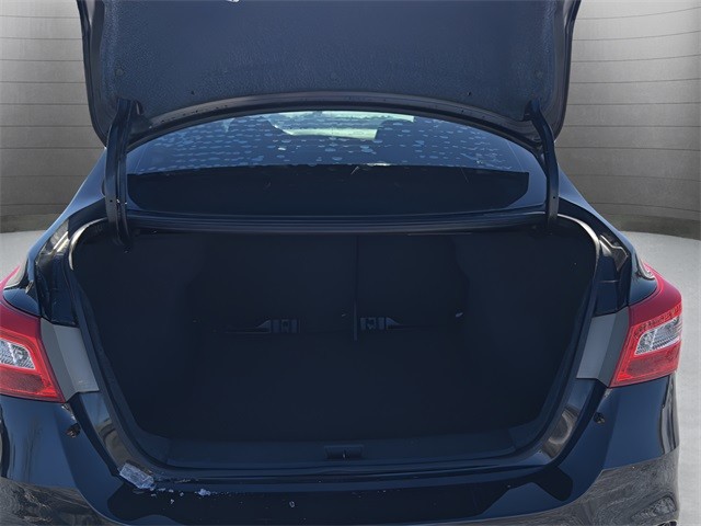 Nissan Sentra Vehicle Full-screen Gallery Image 24