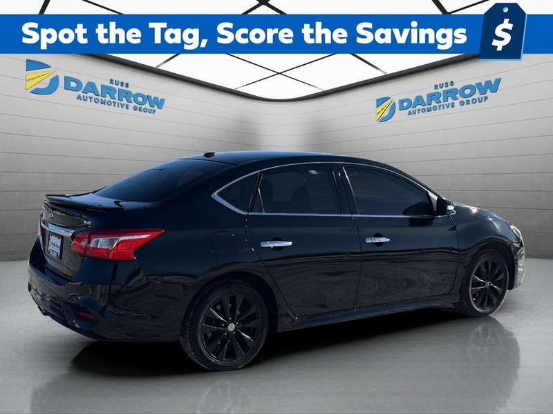 Nissan Sentra Vehicle Full-screen Gallery Image 05