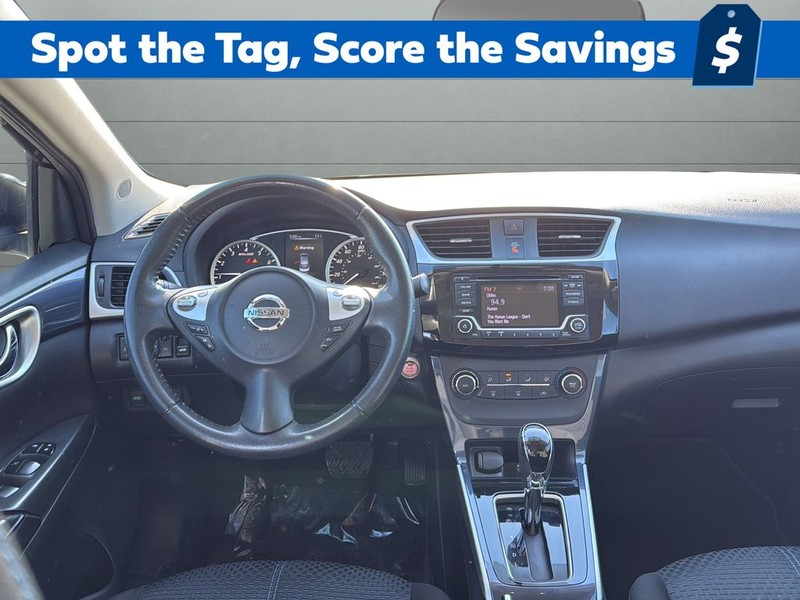 Nissan Sentra Vehicle Full-screen Gallery Image 11