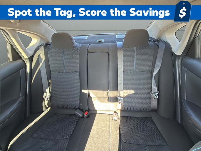 Nissan Sentra Vehicle Full-screen Gallery Image 23